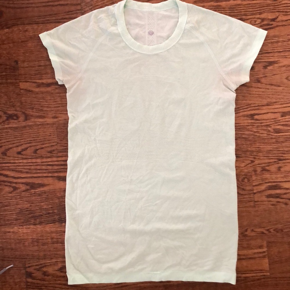 Lululemon t shirt